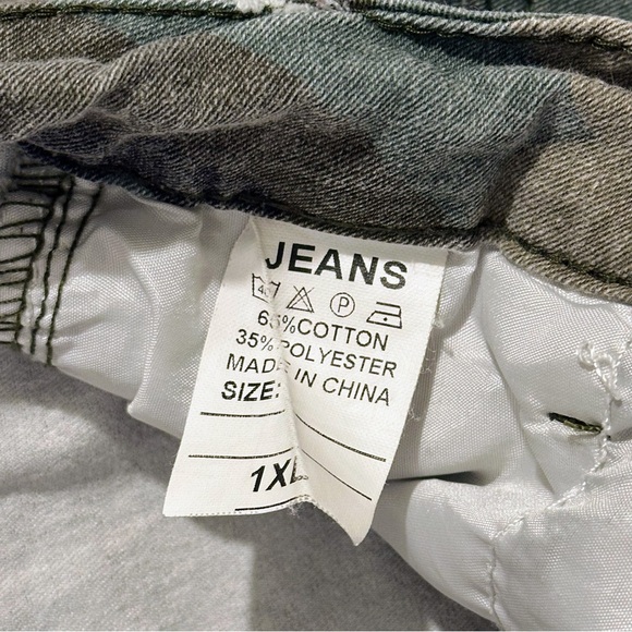 Women’s Camouflage Cargo Pants - Picture 2 of 5